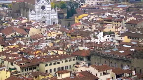 从多莫的观景台圣玛丽亚德尔菲奥雷大教堂俯瞰佛罗伦萨美丽的空中景色视频的预览图