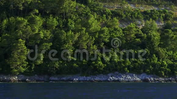 在海岸附近旅行亚得里亚海风景视频的预览图