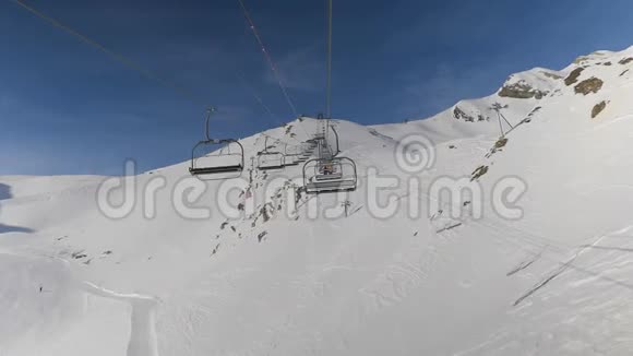 滑雪升降机上升视频的预览图