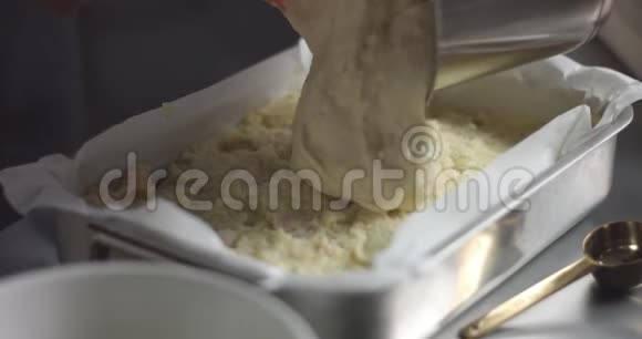 烹饪马铃薯面包玉米饼视频的预览图