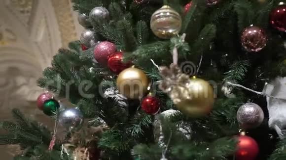 有灯光的圣诞树视频的预览图