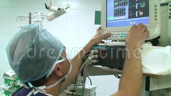 手术室麻醉师视频的预览图