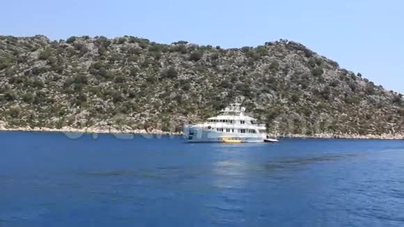 航行土耳其KekovaSimena地区白色游艇视频的预览图