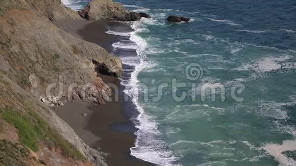 太平洋的黑色海滩视频的预览图