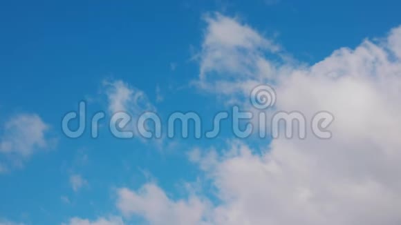 蓝天中的白云视频的预览图