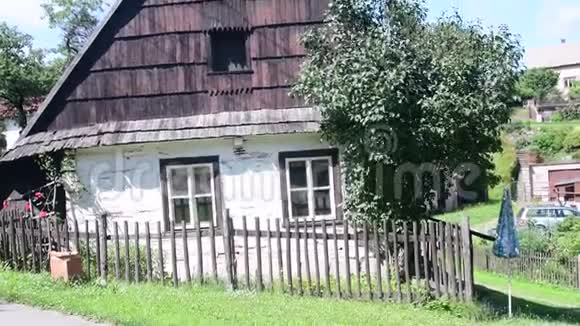 捷克村的农村房子古老的乡村别墅视频的预览图
