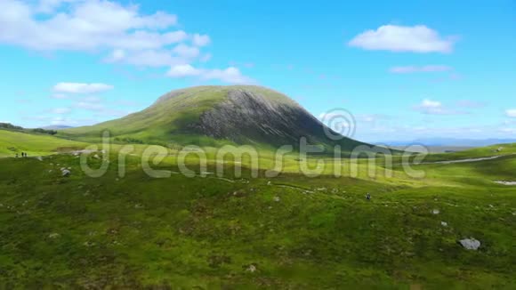 飞越苏格兰高地的嘉能可美景视频的预览图
