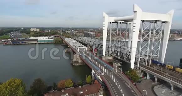 荷兰多德雷希特大桥的空中拍摄视频的预览图