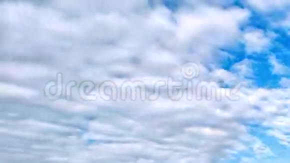 蓝天上美丽的白云视频的预览图