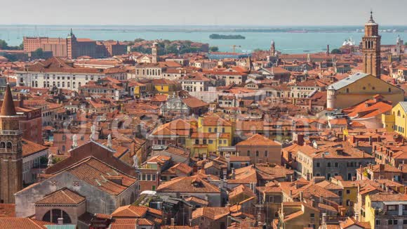 日圣马可坎帕尼勒观点威尼斯屋顶4k时间流逝意大利视频的预览图