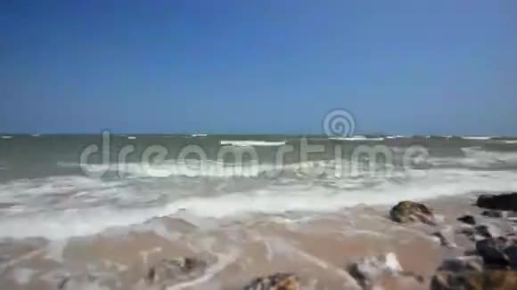 波浪和沙滩时光流逝视频的预览图