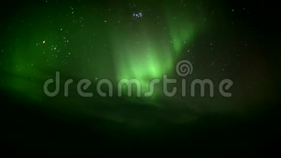 北极天空的北极光视频的预览图