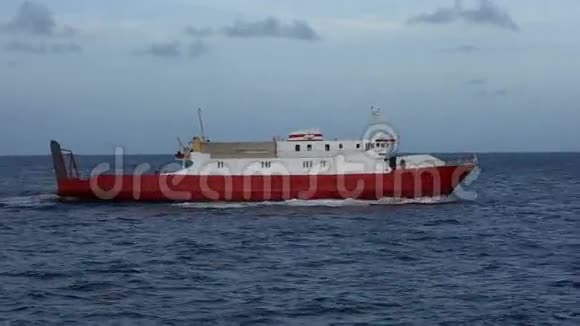 格林纳丁斯岛间渡轮视频的预览图