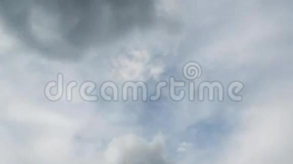 背景蓝天白云的时间推移视频的预览图