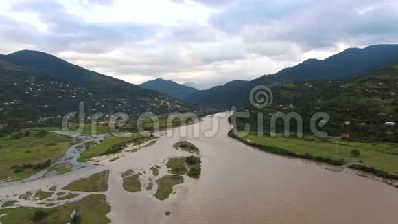 山河鸟瞰图洪水视频的预览图