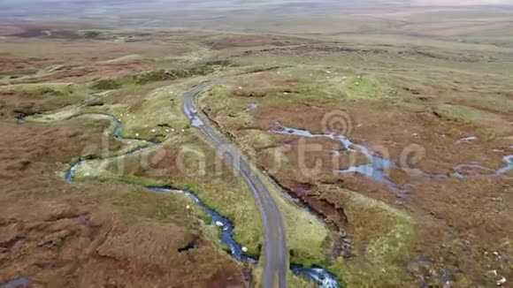 苏格兰斯凯岛红狐山LochCuithir和SgurraMhadaidhRuadh单道视频的预览图