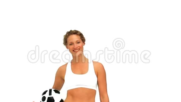 可爱的女人拿着足球视频的预览图