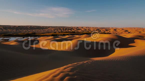撒哈拉沙漠景观清晨美妙的沙丘视频的预览图