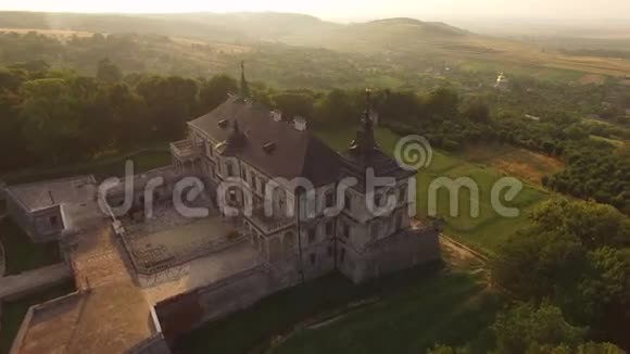 4k古老古堡的壮丽景色视频的预览图