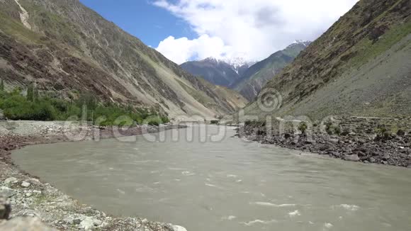 Kulob至QalaiKhumbPamir公路视频的预览图