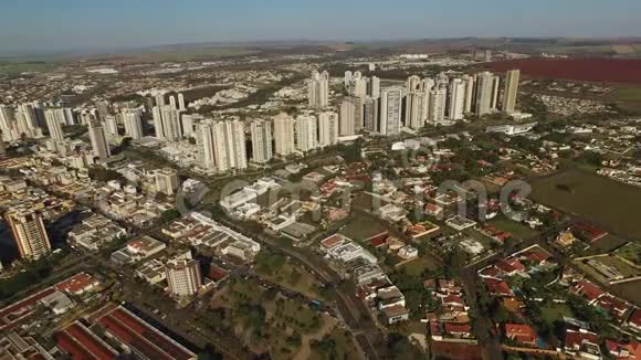 巴西圣保罗里贝罗市鸟瞰图2017年8月视频的预览图