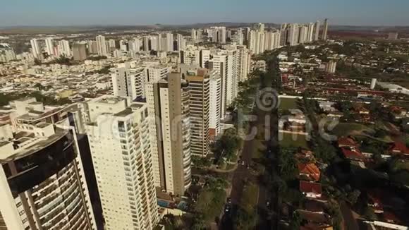 巴西圣保罗里贝劳普雷托市的空中景观2017年8月菲乌萨大道视频的预览图