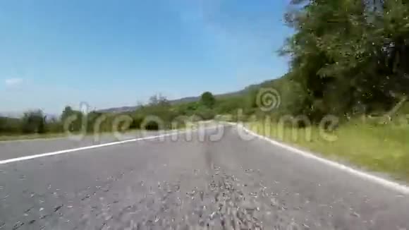 农村公路行驶视频的预览图