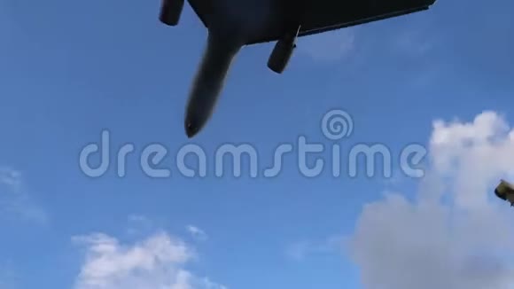 喷气式飞机接近了视频的预览图
