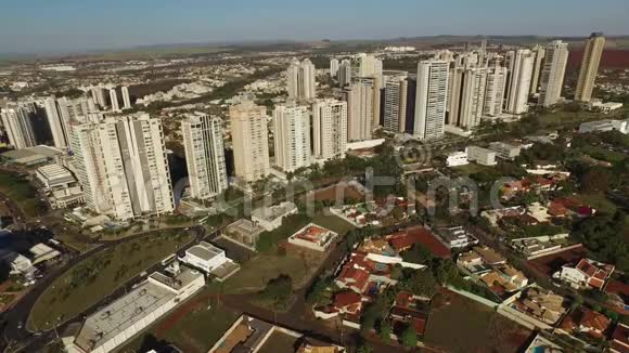 巴西圣保罗里贝劳普雷托市的空中景观2017年8月菲乌萨大道视频的预览图