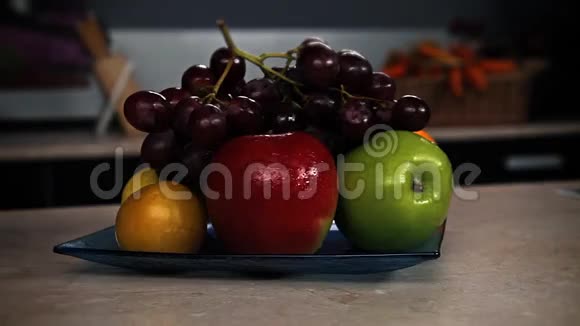 静物水果厨房内部视频的预览图