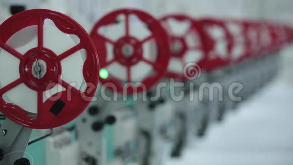 工厂生产针织机的纺织工业视频的预览图