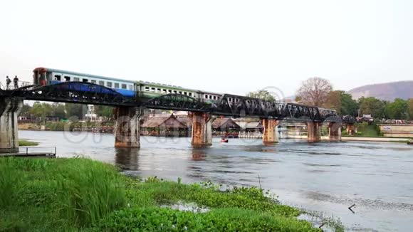 河死亡铁路大桥历史列车视频的预览图