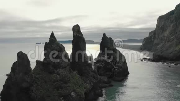 冰岛岩石形成空中景观视频的预览图