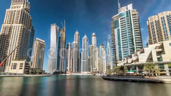 迪拜码头在迪拜的看法在白天时间推移超移视频的预览图