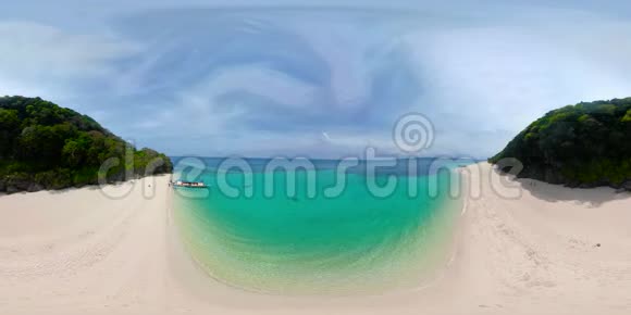 热带海滩和蓝色泻湖360VR视频的预览图