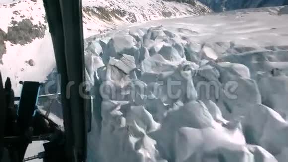 雪山鸟瞰图视频的预览图