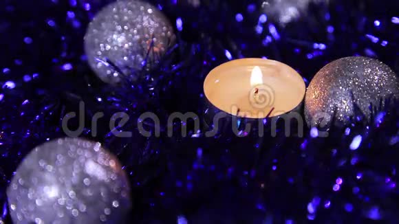 圣诞新年蜡烛蓝闪闪的背景视频的预览图