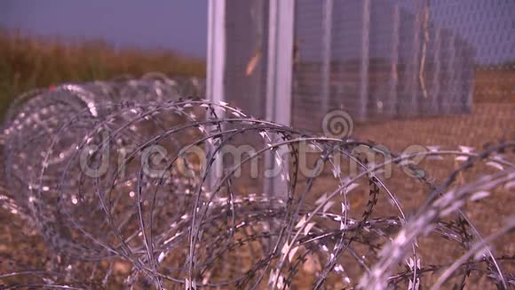 在匈牙利克罗地亚安装围栏和铁丝网视频的预览图