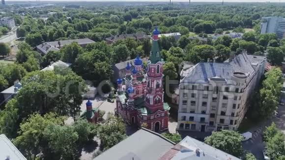 里加城教堂Dran飞行建筑拉脱维亚老城视频的预览图
