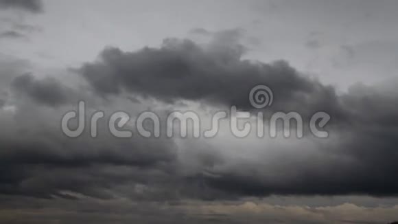 灰色的云运动云视频的预览图