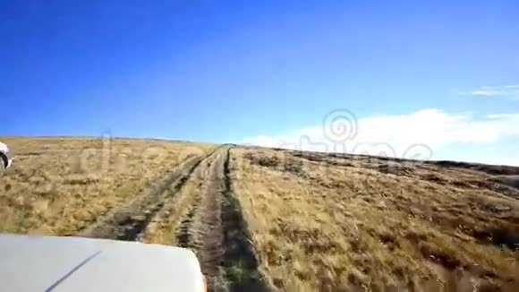 越野驾驶穿越马其顿高原视频的预览图