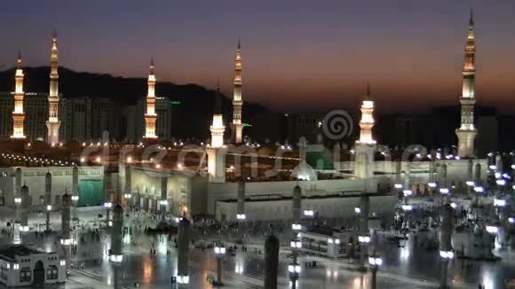 纳巴维清真寺时间从黎明到清晨的特写视频的预览图