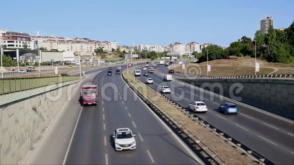 城市汽车街上的交通视频的预览图