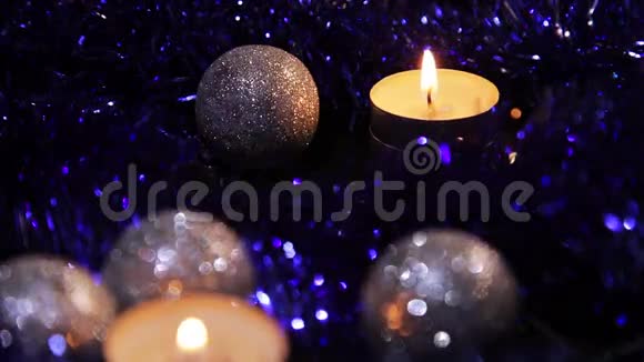 圣诞新年蜡烛蓝闪闪的背景视频的预览图