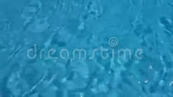 清凉的蓝色水纹视频的预览图
