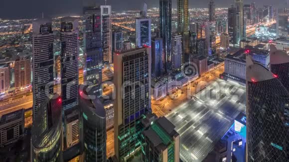 阿联酋迪拜SheikhZayed路和DIFC建筑的天际线从早到晚视频的预览图