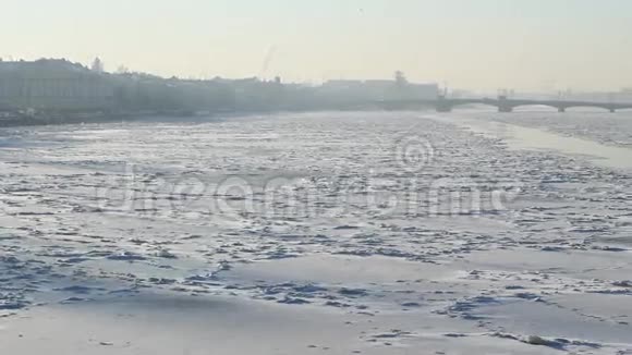 彼得堡潘内瓦河冬季视频的预览图