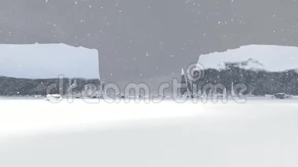 在一个大雪墙里的通道视频的预览图