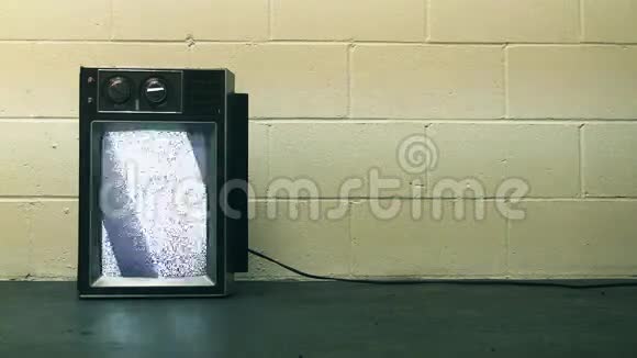 复古电视和静态视频的预览图