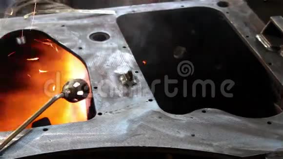 燃烧气体火炬金属火花和火焰视频的预览图
